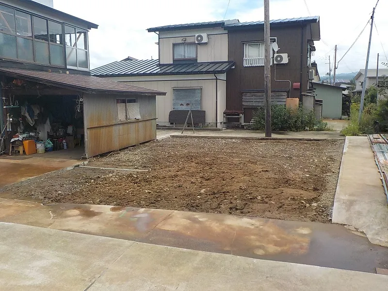 住宅の脇に建つ土蔵(14坪)の解体後